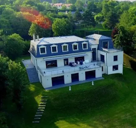 Petit Coin De Paradis Bed & Breakfast Le Mesnil-le-Roi